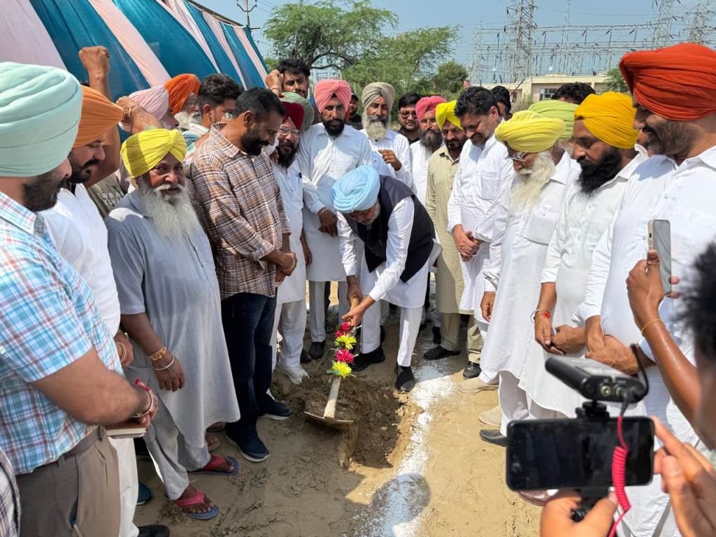 ਵਿੱਤ ਮੰਤਰੀ ਹਰਪਾਲ ਸਿੰਘ ਚੀਮਾ ਵੱਲੋਂ ਛਾਜਲੀ ਚ 2 ਕਰੋੜ ਰੁਪਏ ਦੀ ਲਾਗਤ ਨਾਲ ਬਣਨ ਵਾਲੇ ਬੀਡੀਪੀਓ ਦਫ਼ਤਰ ਦਾ ਨੀਂਹ ਪੱਥਰ ਟੱਕ ਲਗਾ ਕੇ ਉਸਾਰੀ ਕਾਰਜਾਂ ਦੀ ਕੀਤੀ ਸ਼ੁਰੂਆਤ